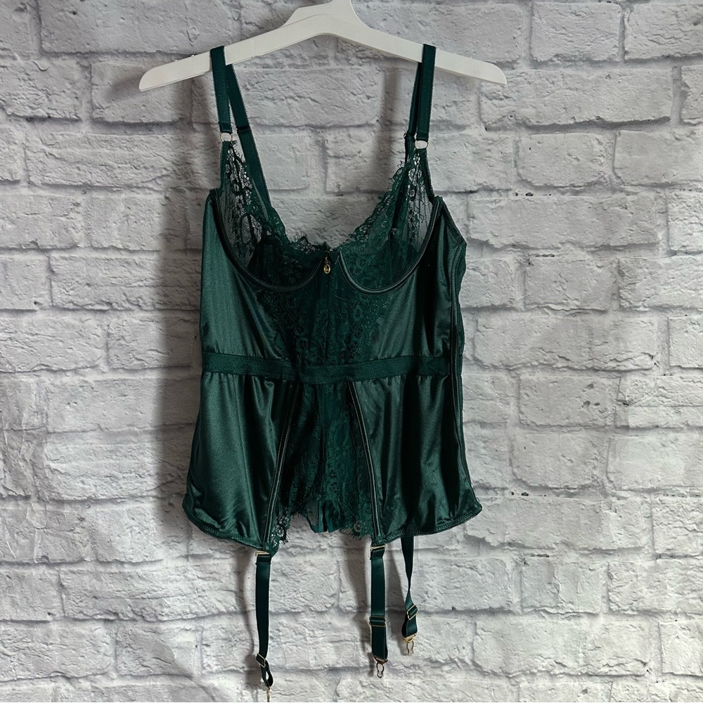 PREOWNED SEVEN TILL MIDNIGHT GREEN LACE LINGERIE CORSETTE STYLE PLUS SZ 1X/ 2X